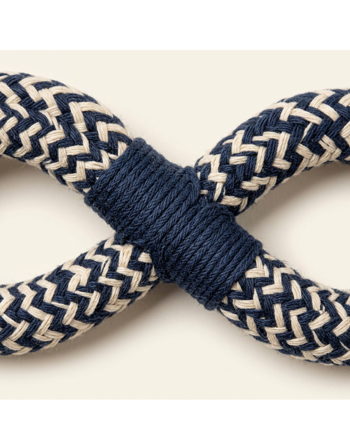 Pimfa Figure-Eight Cotton Rope Tug Toy Navy Cream 38 cm - Detail view